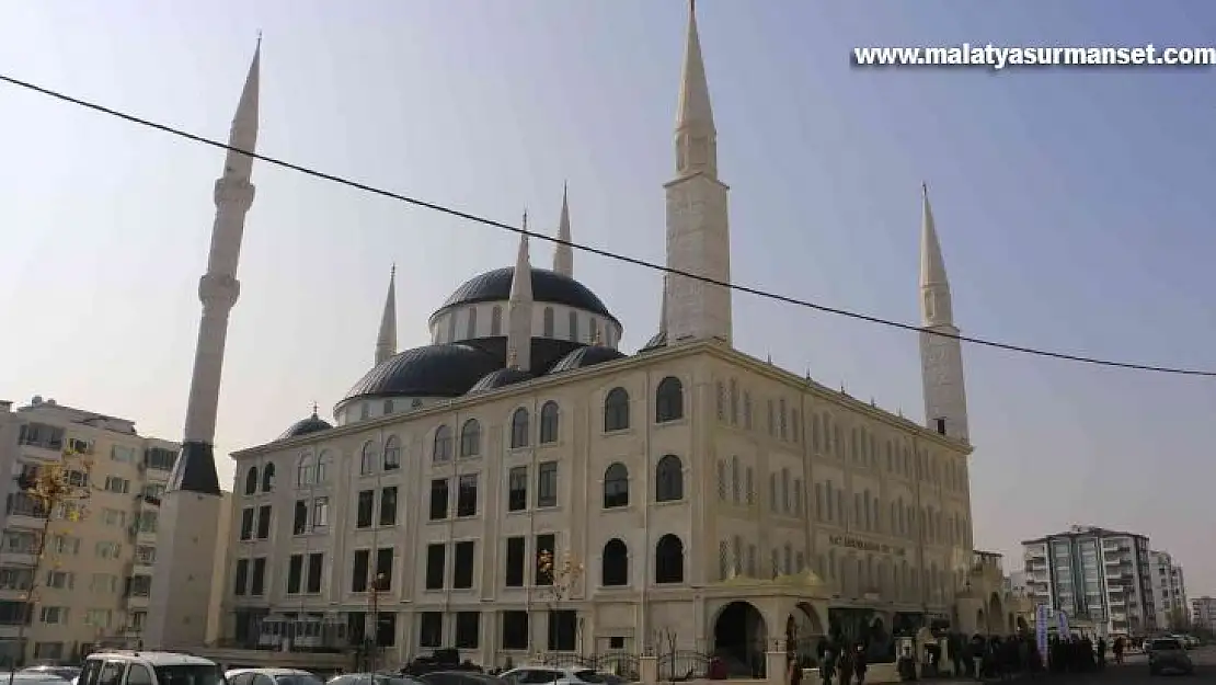 Temelini attığı cami, vefatının ardından çocukları tarafından tamamlandı