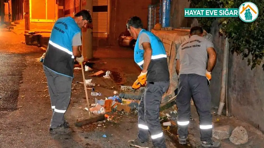 Temiz bir Ergani için gece gündüz demeden çalışıyorlar