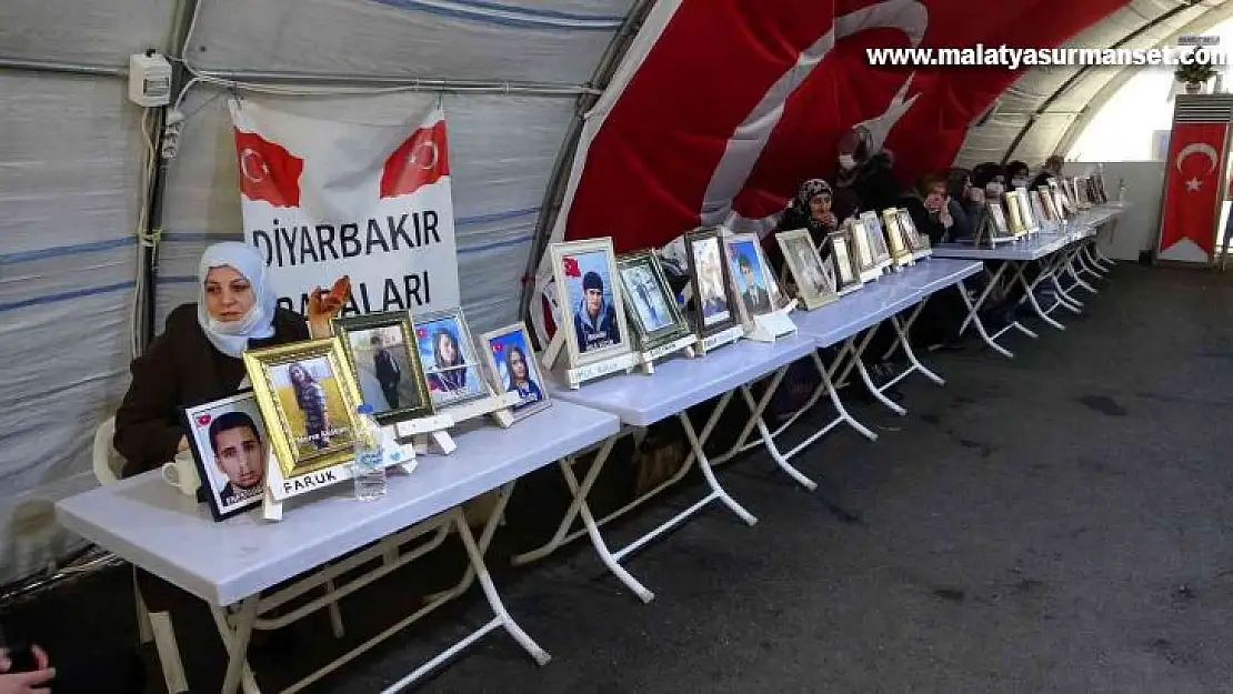 Terör mağduru aileler 928 gündür Diyarbakır'da evlatlarının yolunu gözlüyor