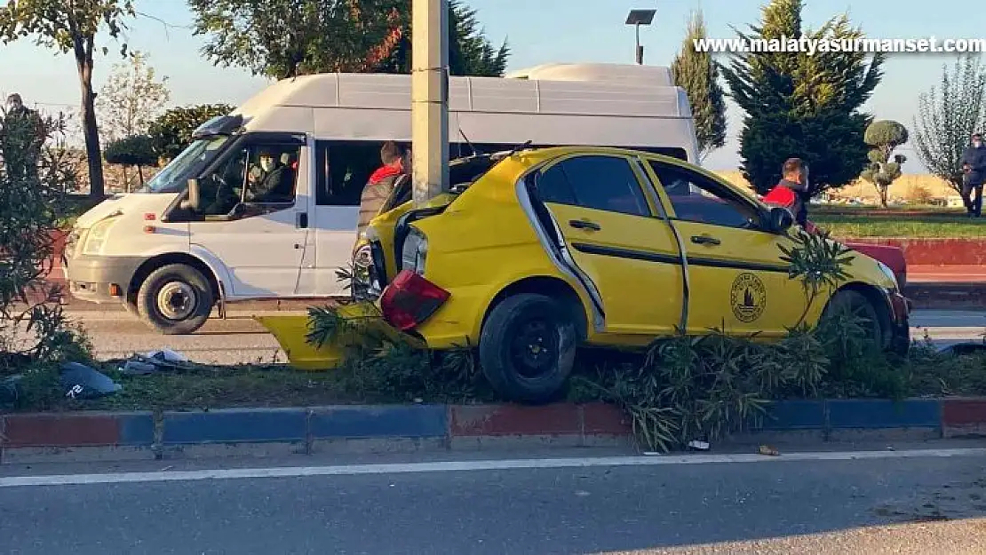 Ticari taksi kağıt gibi katlandı