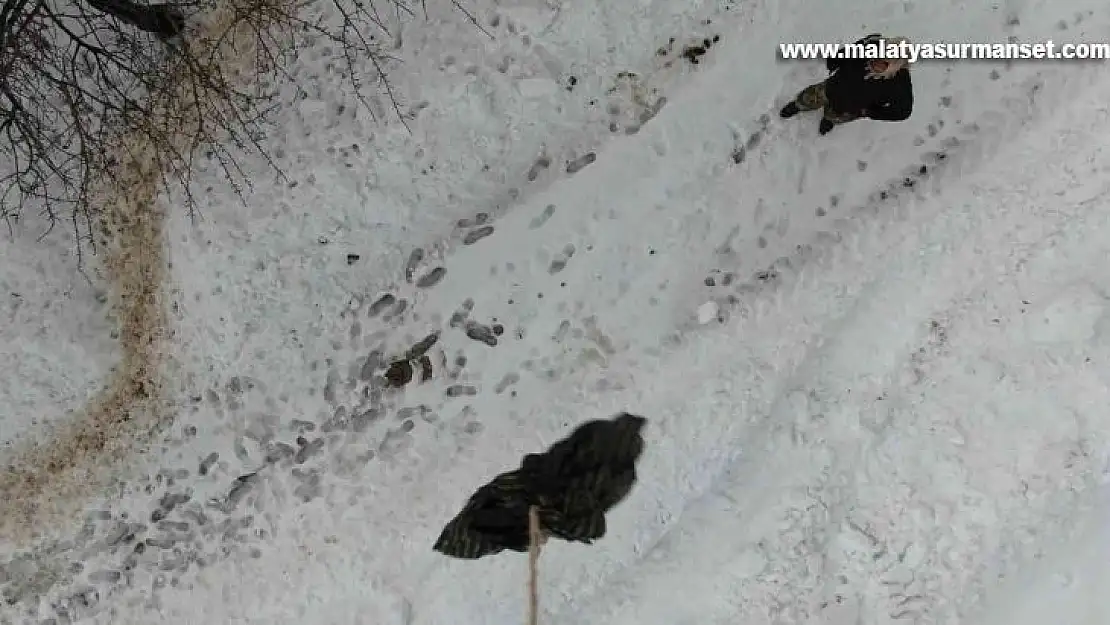 Tipi yolu kapattı, jandarma ekipleri hastaya ilacını drone ile ulaştırdı