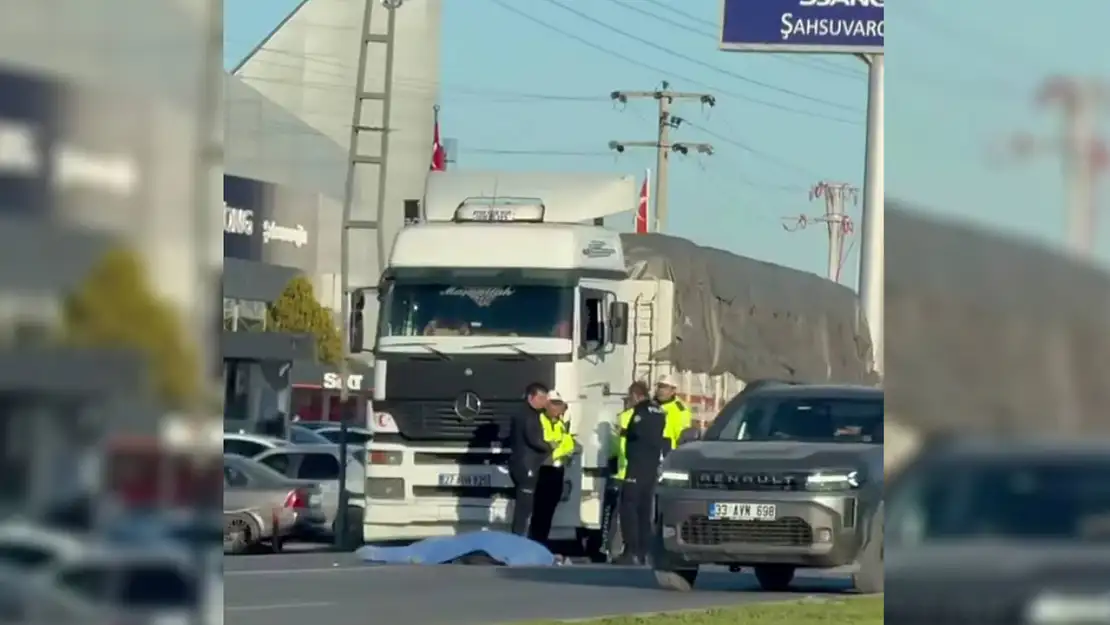 Tır'ın altında kalan motosiklet sürücüsü hayatını kaybetti