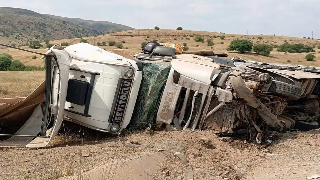 Tır Kontrolden Çıktı  3 Kişi Yaralandı!