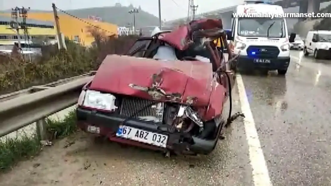 Tıra arkadan çarptı, ilk müdahale araç içinde yapıldı