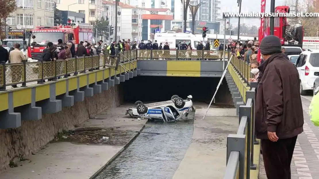 Tokat'ta trafik polisi aracı dereye uçtu: 1 yaralı