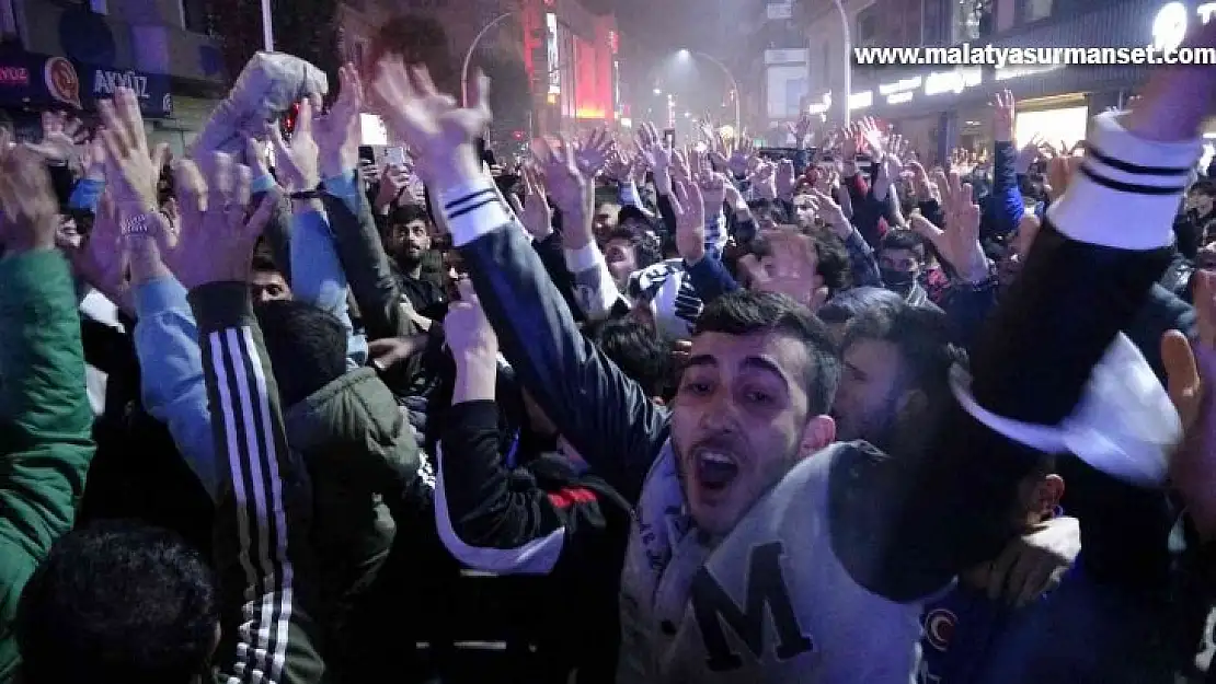 Trabzonsporlu taraftarlar sokağa döküldü, galibiyeti kutladı