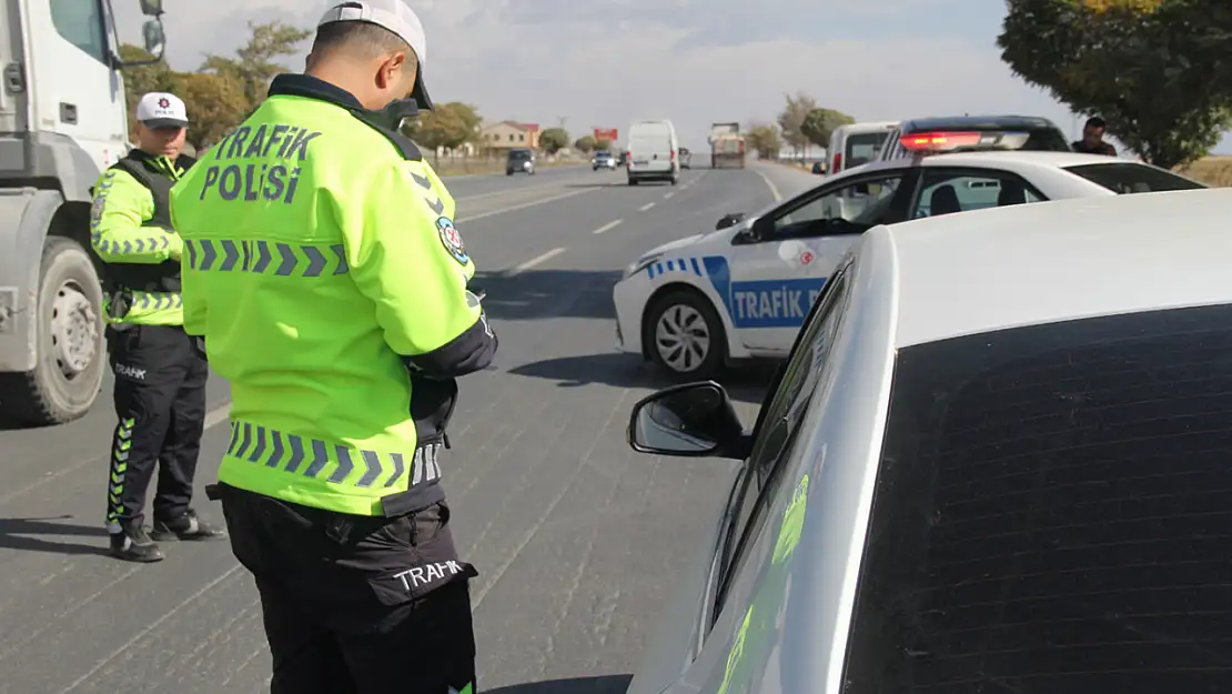 Trafik Denetimlerinde 'Çakar' Kullanan 131 Sürücüye Ceza