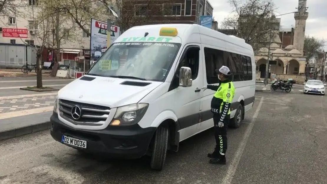 Trafik ekiplerinden toplu taşıma araçlarında korona virüs denetimi