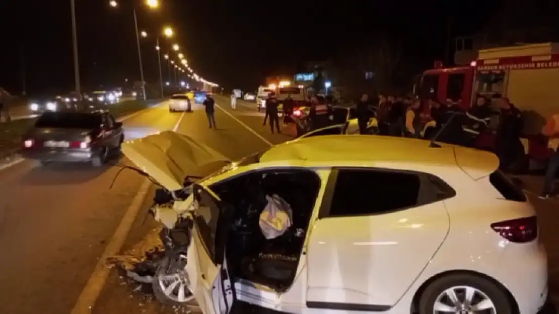 Trafik kazasında 2 kişi öldü 2 kişi yaralandı