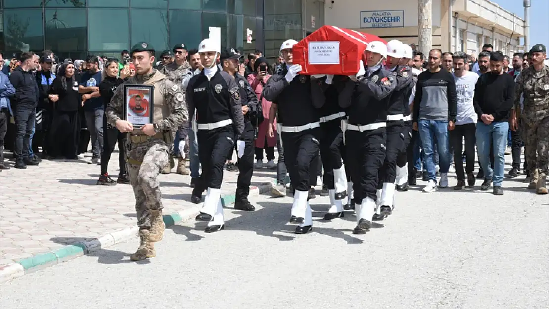 Trafik Kazasında Ölen Polis Memuru Eşi Ve 2 Çocuğu Defnedildi