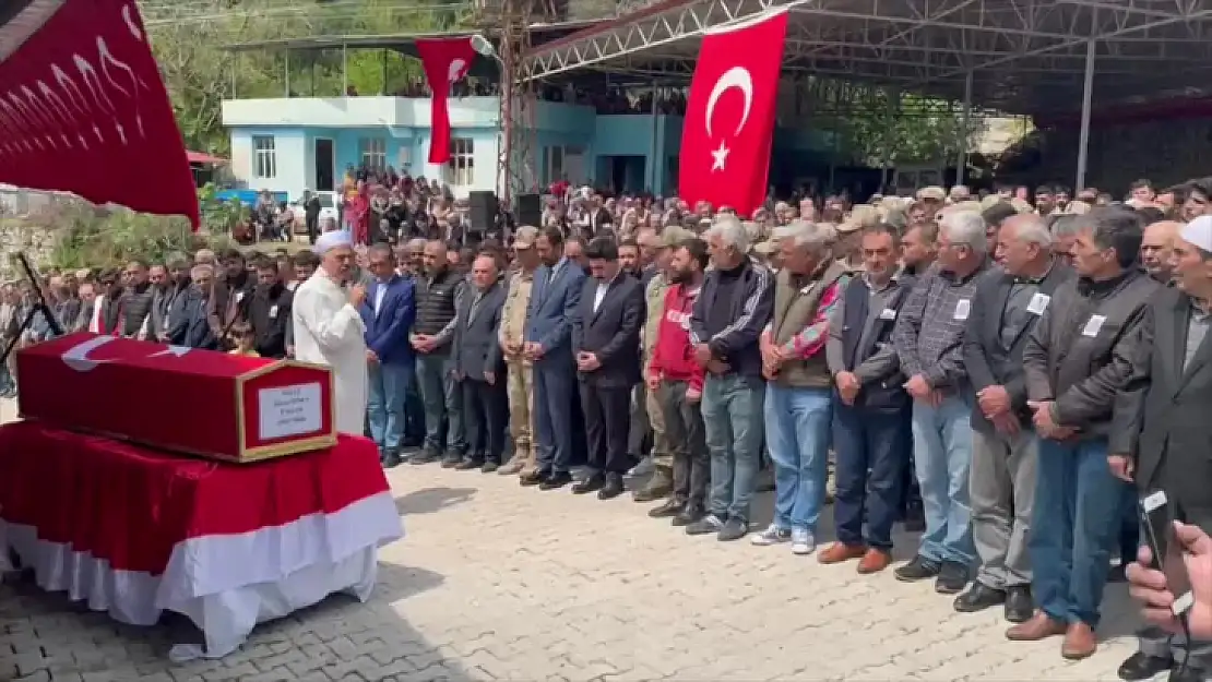 Trafik kazasında ölen uzman çavuşun cenazesi defnedildi