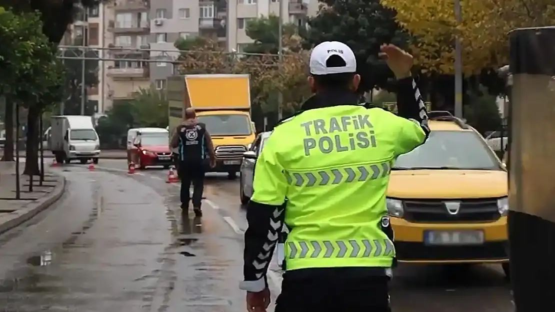 Trafik mi Kaos mu? Adana'da Her 10 Sürücüden Biri Cezalık!