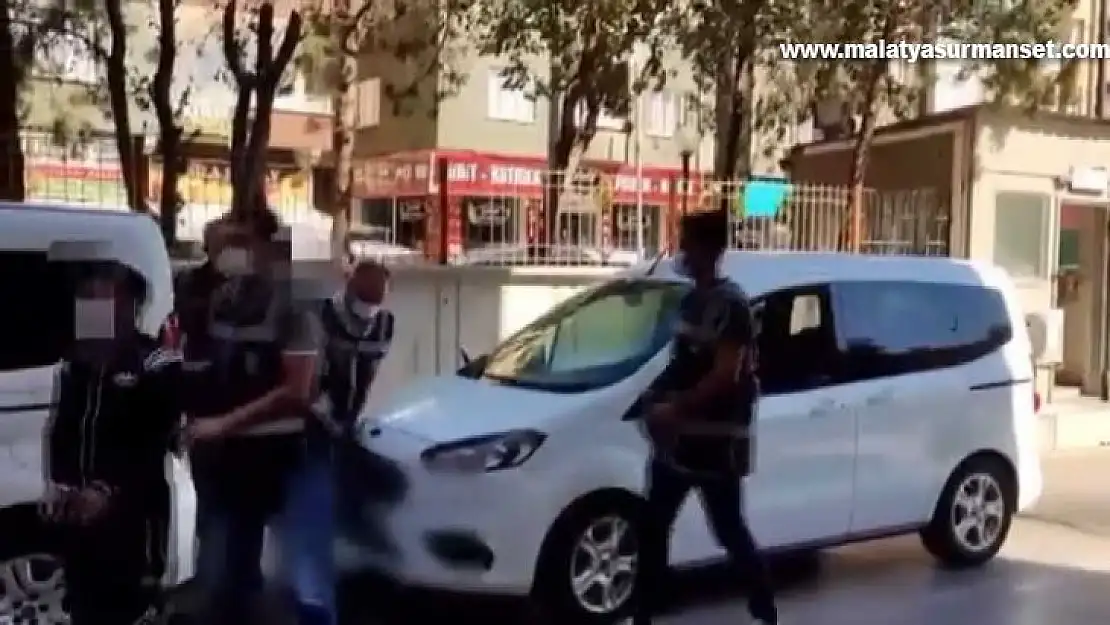 Trafikte yürekleri ağızlara getiren magandalık