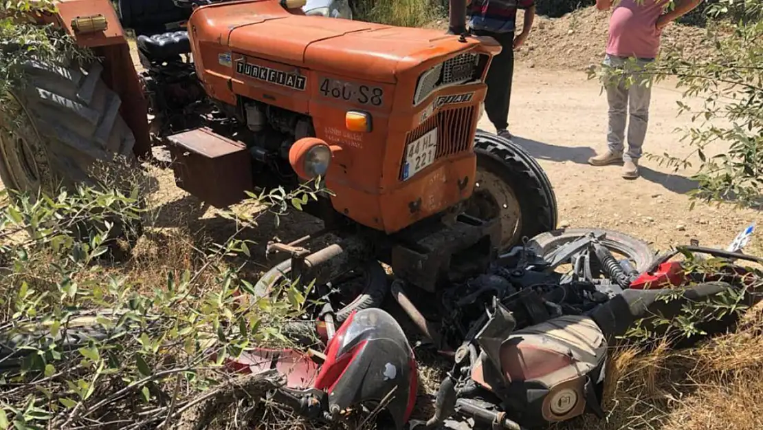 Traktör ve Motosiklet Çarpıştı 17 Yaşındaki Sürücü Öldü