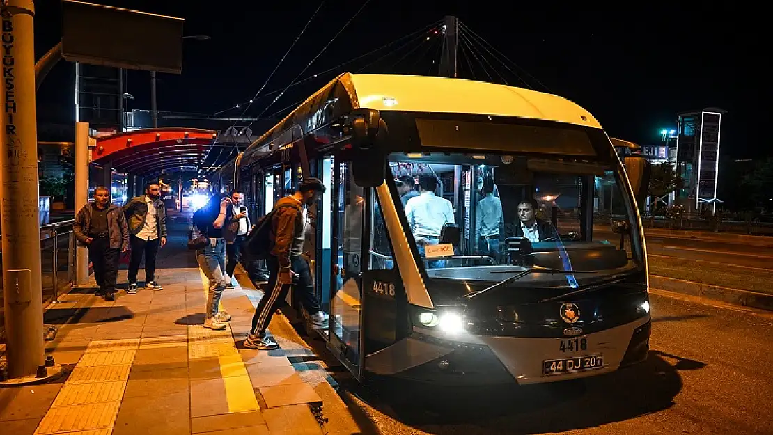 Trambüs gece seferlerine başladı