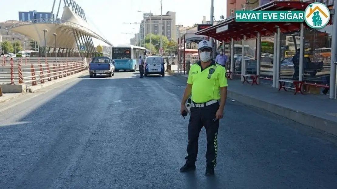 Trambüs güzergahına park edenlere uyarı