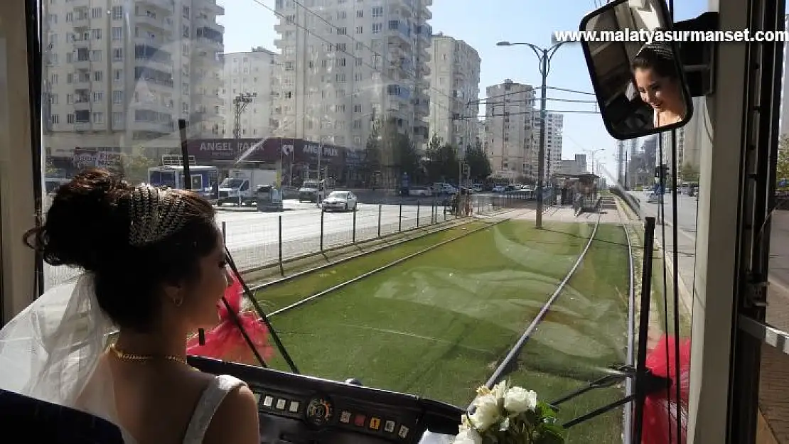 Tramvay, gelin aracı oldu