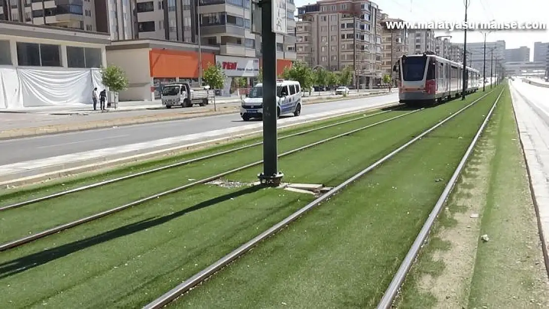 Tramvayın çarptığı genç kız, 12 günlük yaşam savaşını kaybetti
