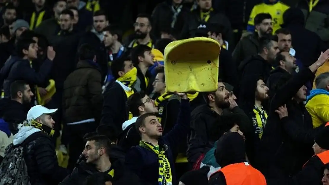 Tribünlerde Ersun Yanal istifa sesleri