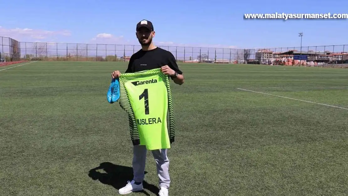 Tümör nedeniyle futbolu bıraktı, Muslera formasını kanser hastaları için satışa çıkarttı