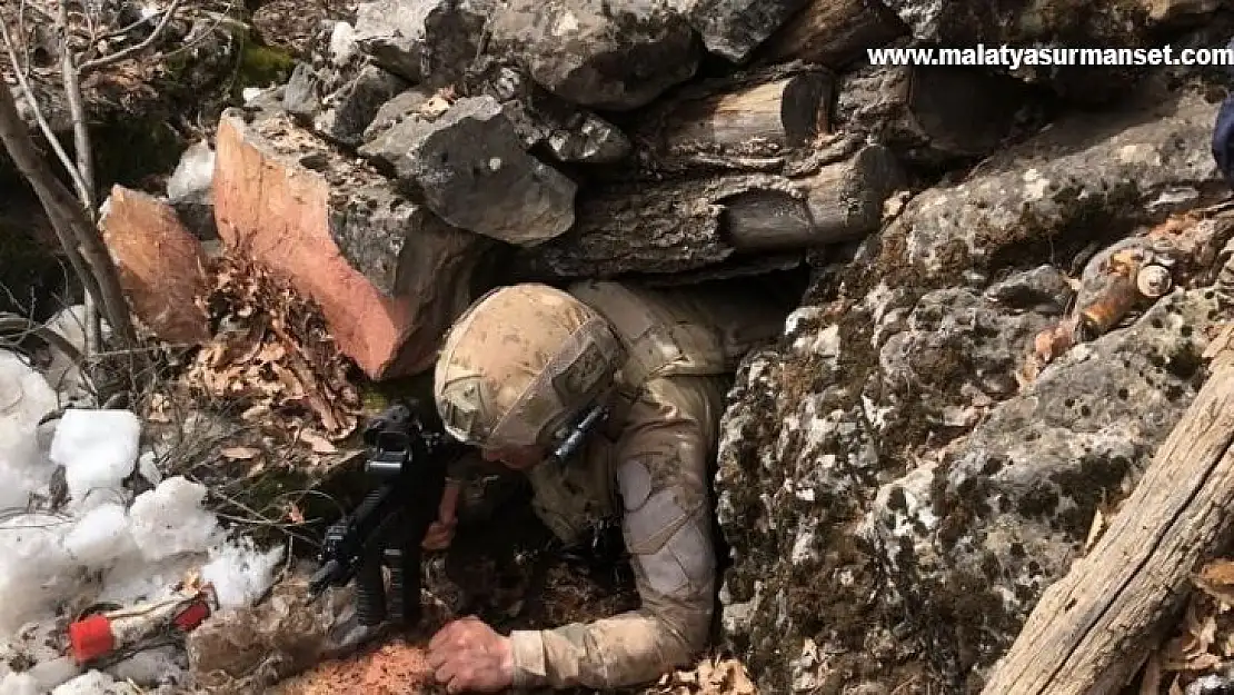 Tunceli'de teröristlere ait mühimmat ve yaşam malzemesi ele geçirildi