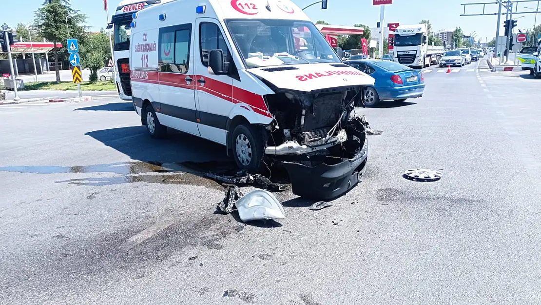 Turgut Özal Bulvarı'nda Maddi Hasarlı Zincirleme Kaza