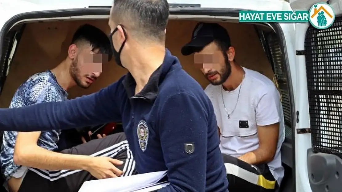 Türk bayraklı arabayla sokağa çıkıp, polisi peşinden sürükleyen gençlere ceza yağdı