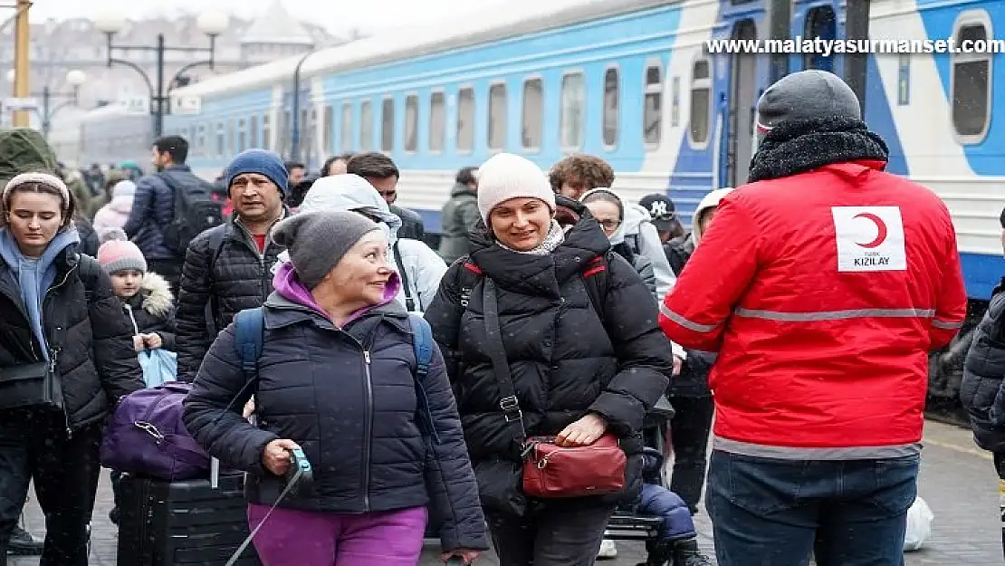 Türk Vatandaşları KİEV'DE Yaşanan İnsani Krizi  Kızılay Ekipleriyle Paylaştı