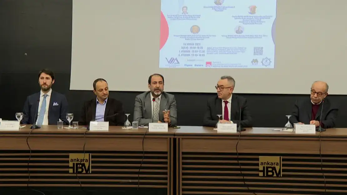 Türk vergi sistemindeki gelişmeler panelde masaya yatırıldı