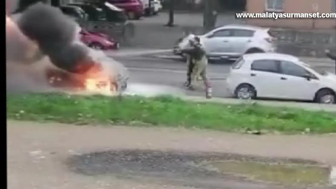 Tuzla'da park halindeki otomobil alev alev yandı