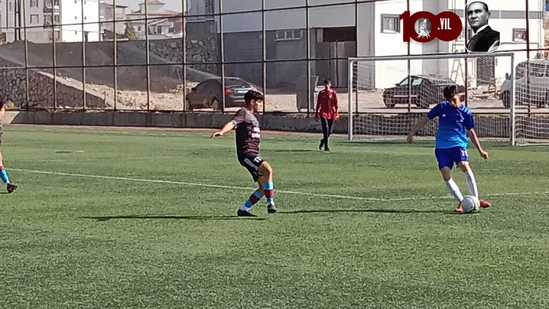 U 18 Gençler Futbol Ligi 2 Yarı Başladı