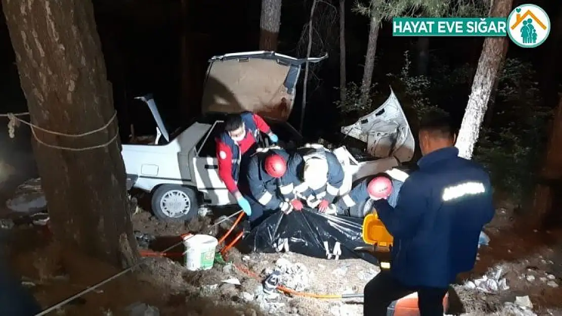 Uçuruma yuvarlanan otomobilde baba öldü, eşi ve 2 çocuğu yaralandı