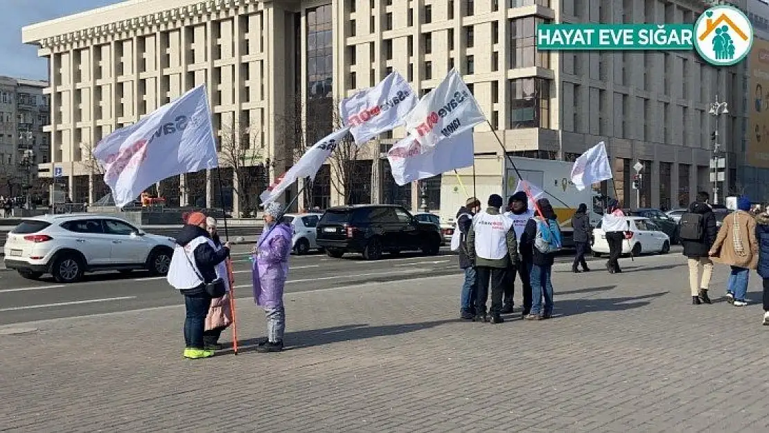 Ukrayna'da yeni karantina kararı protesto edildi