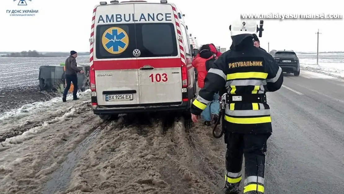 Ukrayna'da yolcu otobüsü şarampole yuvarlandı: 18 yaralı