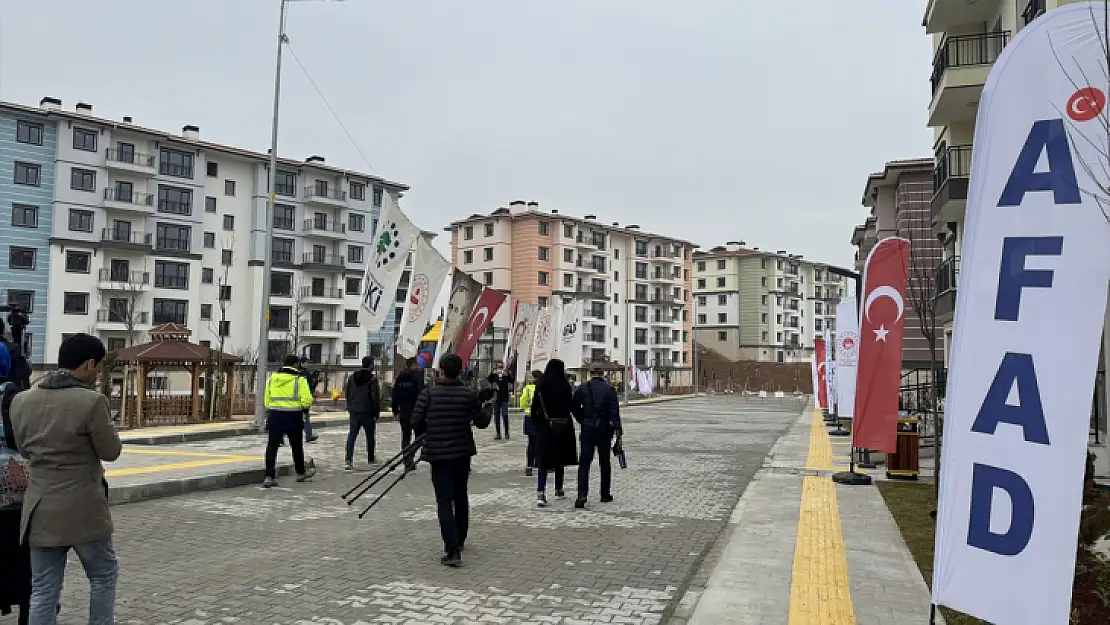 Uluslararası medya mensupları Malatya'da deprem bölgesi hakkında bilgilendirildi