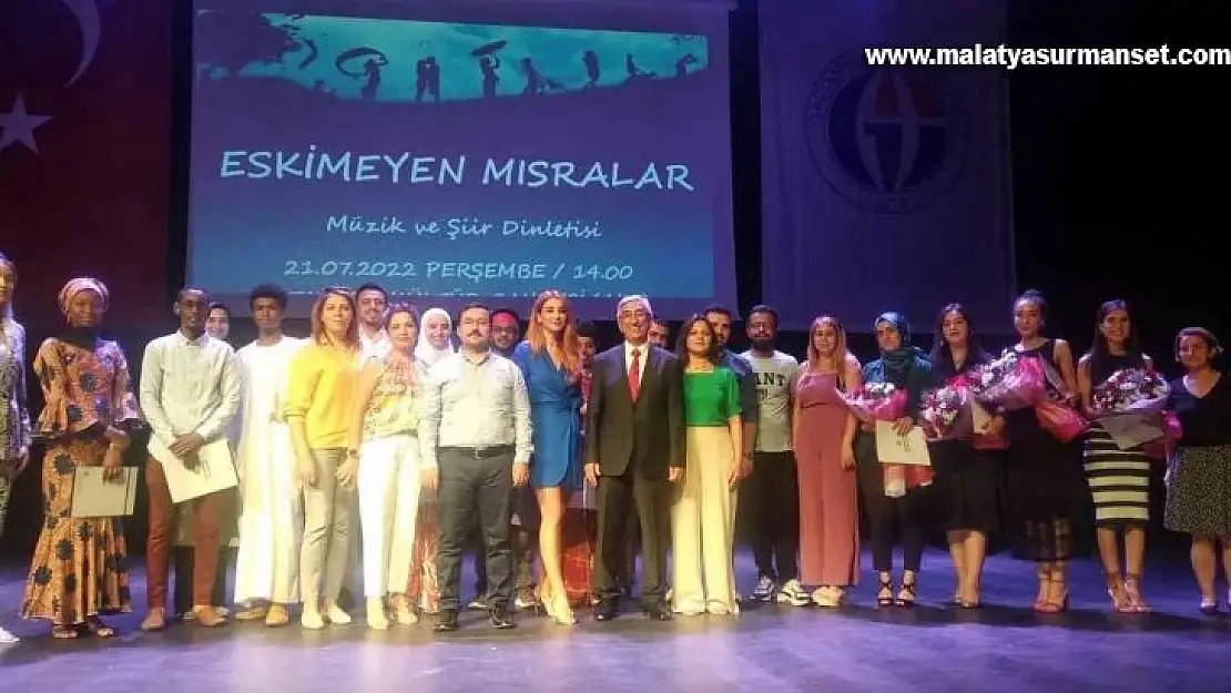 Uluslararası öğrencilerden Türkçe şiir dinletisi