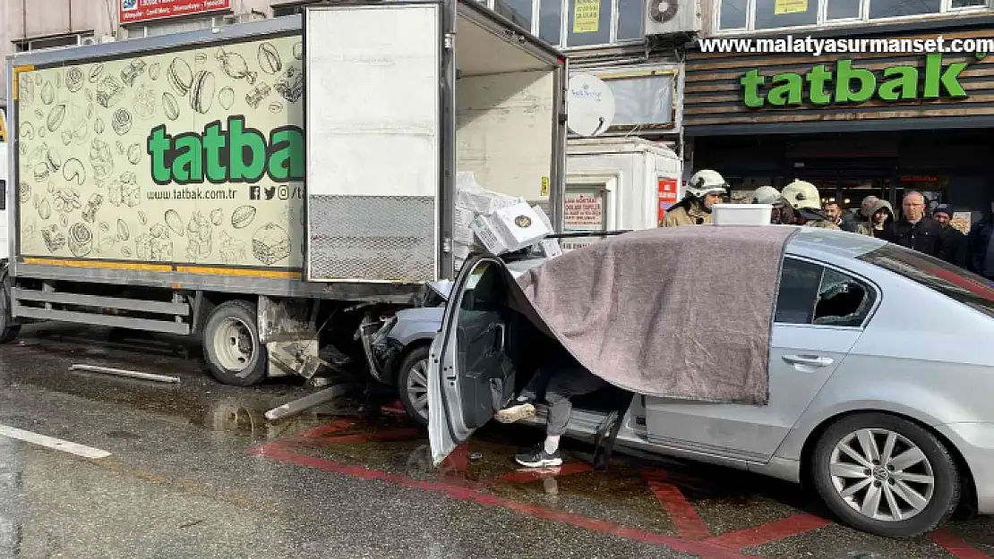 Kalp krizi geçiren sürücü kaza yaptı, ağır yaralandı