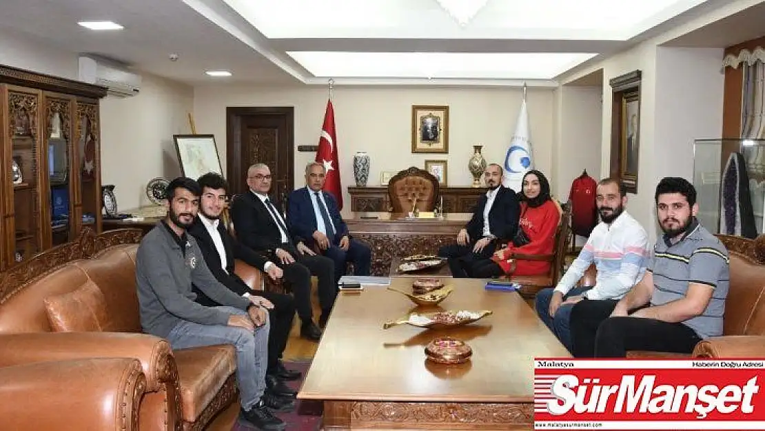 ÜNİAK Genel Başkan Yardımcısı Sedef'ten Rektör Turgut'a ziyaret