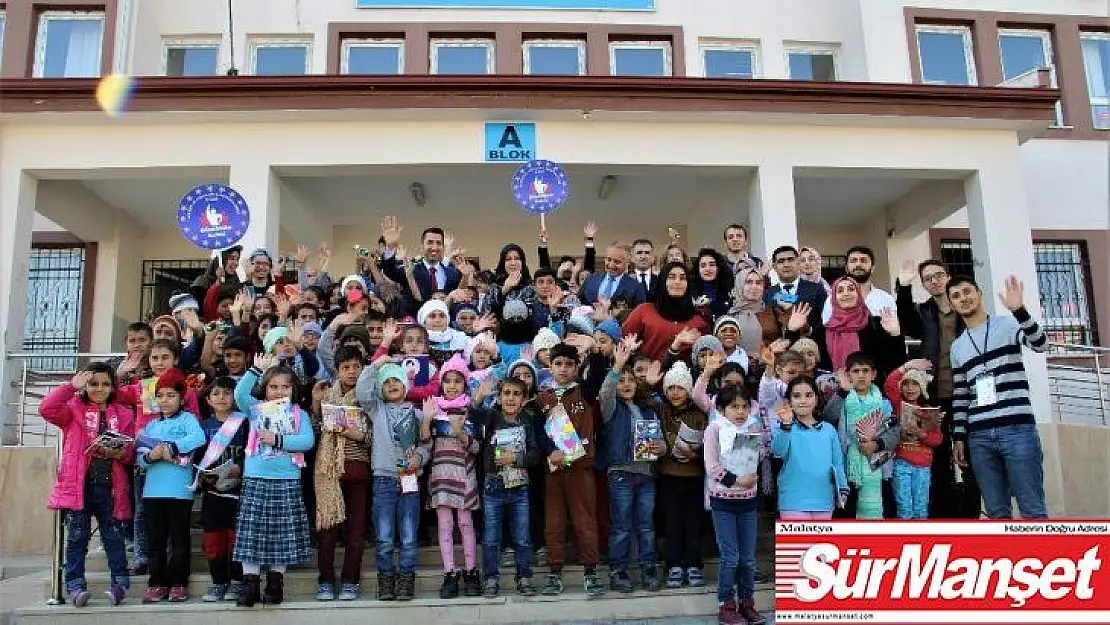 Üniversitelilerden, ilkokul öğrencilerine kırtasiye ve kıyafet desteği