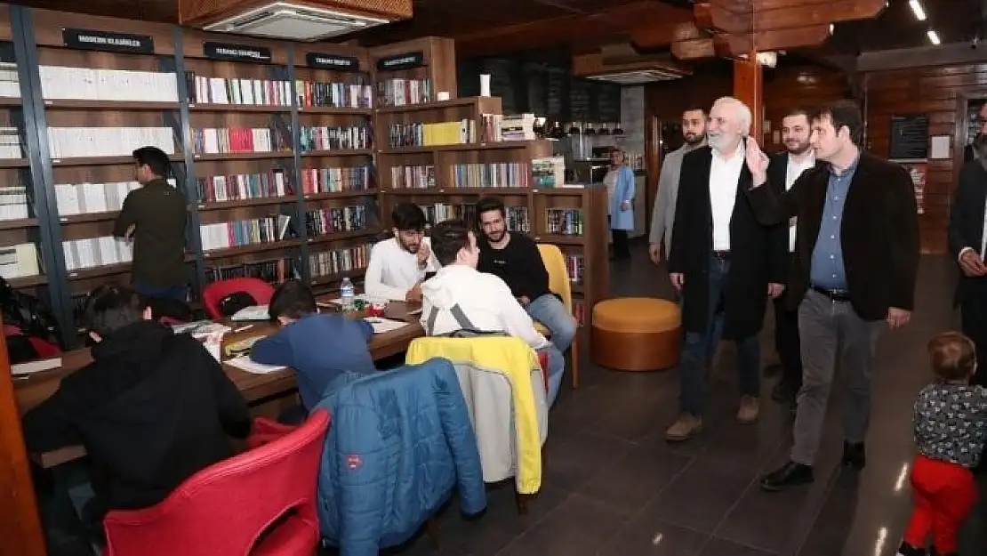 Ünlü oyuncu ve karikatürist Hasan Kaçan Gaziosmanpaşalı gençlerle bir araya geldi