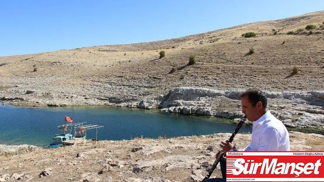 Ünlülerle sahne alıyordu, şimdi köyünde muhtarlık yapıyor