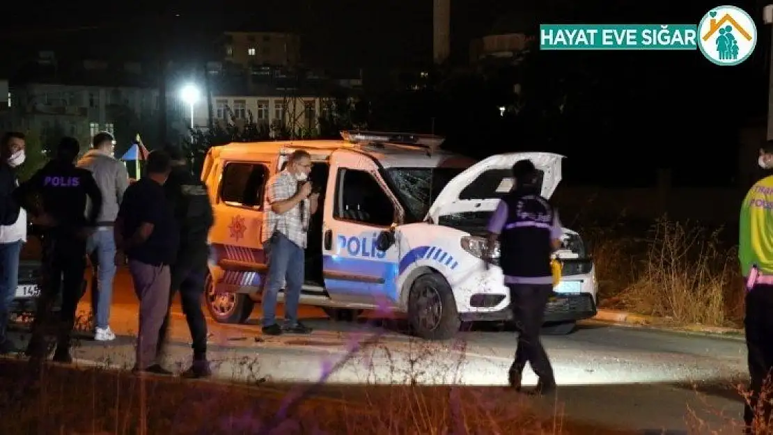 Uşak'ta polis aracı ile otomobil çarpıştı: 2 polis yaralı