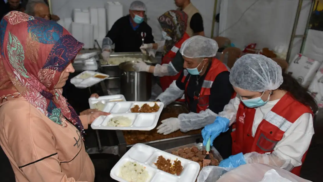 Vakıfları Bölge Müdürlüğü Günlük 8 Bin 700 Kişiye İftar Verdi