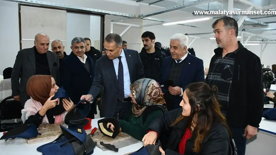 Vali Çuhadar, ASGEM'de ayakkabı üretim atölyelerini gezdi