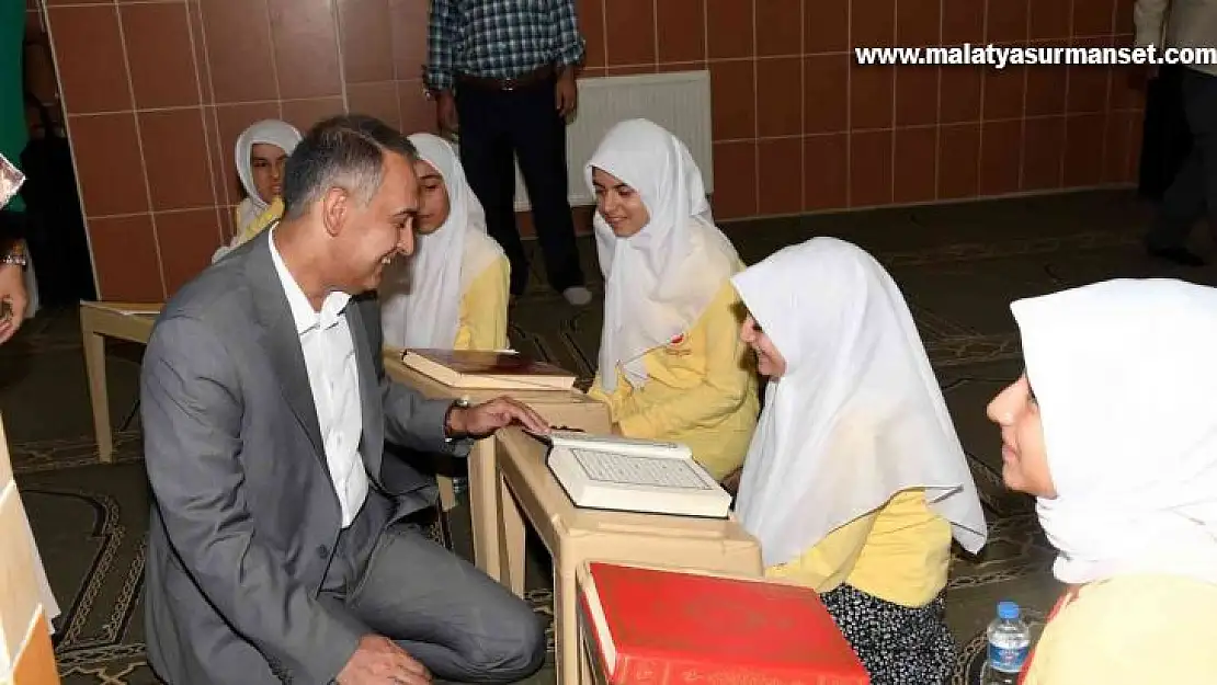 Vali Çuhadar, Kur'an kurslarında öğrencilerle bir araya geldi