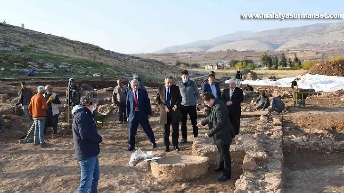 Vali Çuhadar Perre Antik Kentinde incelemeler yaptı