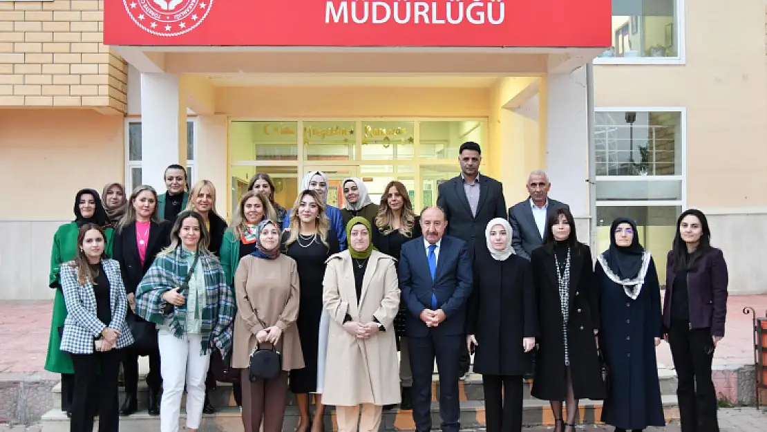 Vali Eşi Hanife Yazıcı Miad Evlerindeki Çocuklarla İftar Yemeği