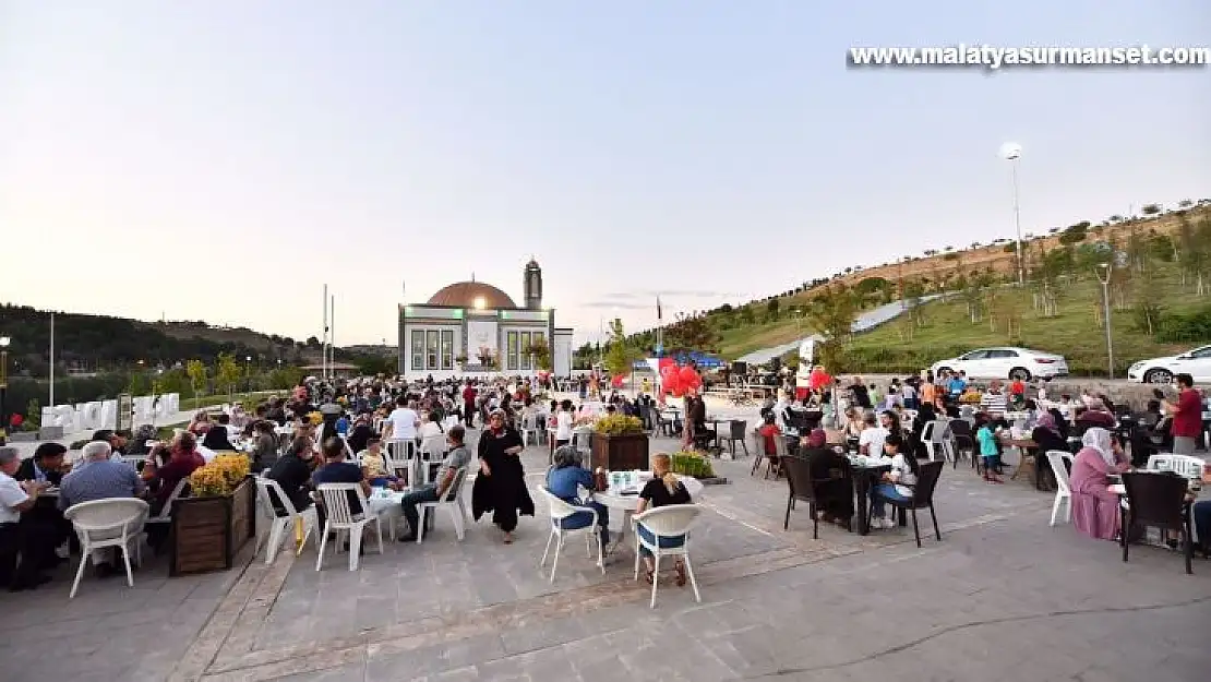 Vali Karaloğlu, yetimleri ağırladı