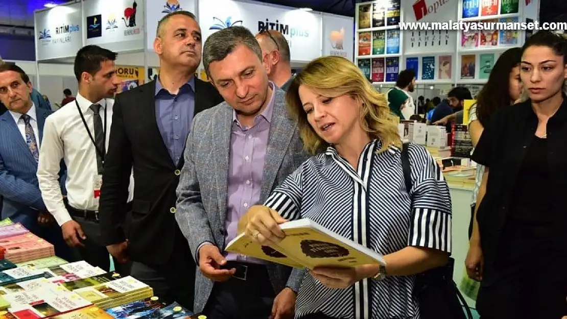 Vali Şahin'den gençlere kitap tavsiyesi