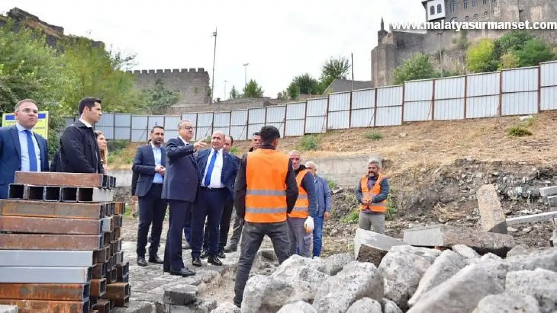 Vali Su, restorasyon çalışmaları devam eden tarihi değirmende incelemelerde bulundu